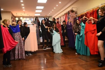 El “guardarropa de fiestas” de las tucumanas nació en un call center