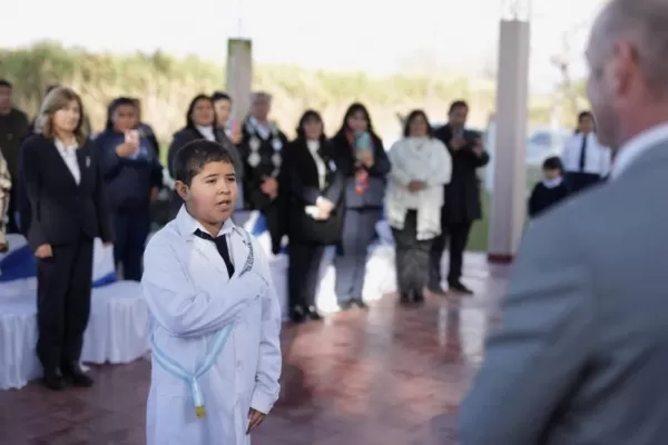 Único alumno en la escuela: Mateo juró fidelidad a la bandera