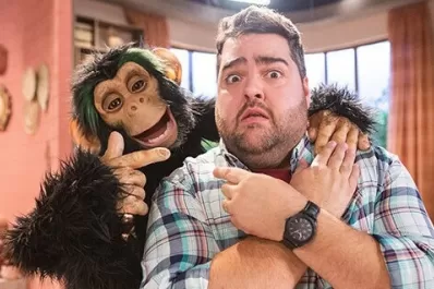 Disney estrena “C.H.U.E.C.O.”, una comedia al estilo “Alf”, con Darío Barassi