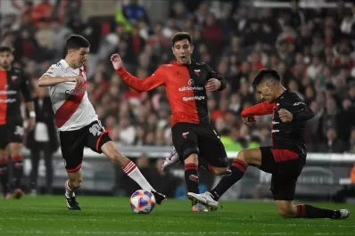 River le ganó cómodo a Colón y está cada vez más cerca del título