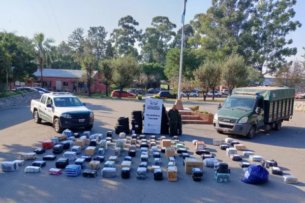 Secuestraron neumáticos y hoja de coca en un control de Gendarmería