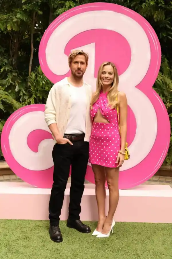 Margot Robbie y Ryan Gosling en una de las promociones de la película. (Foto: Warner Bros Pictures).