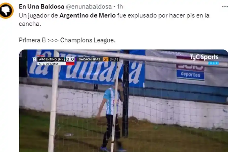 Video: un futbolista del ascenso fue expulsado por hacer pis en el campo de juego y generó una oleada de memes