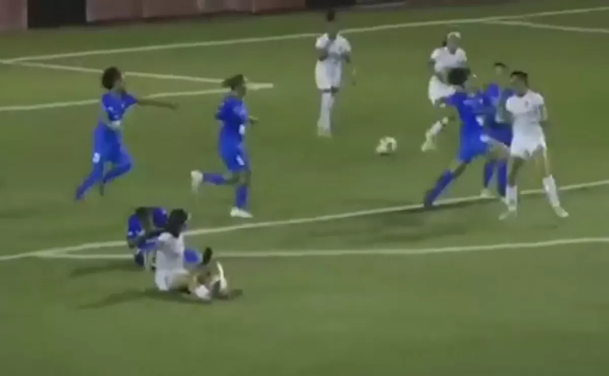 Video: la shockeante pelea en un partido de fútbol femenino