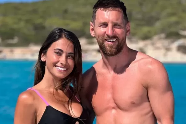 Antonela Roccuzzo compartió una foto de Lionel Messi en vacaciones y usó un emoji para tapar un detalle