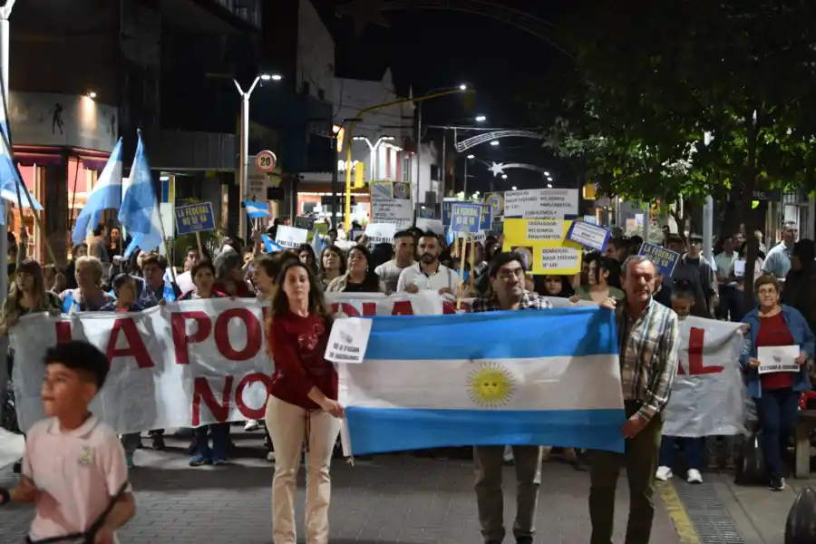 VECINOS POR LAS CALLES DE CONCEPCIÓN.