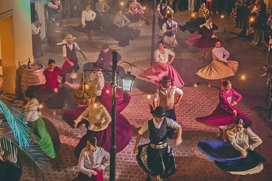 DANZA TRADICIONAL. El ballet Embrujo de mi Tierra estará en Tafí Viejo.