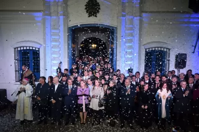 Comenzó la fiesta del 9 de Julio en Tucumán: vigilia entre aplausos, papelitos y “viva la patria”