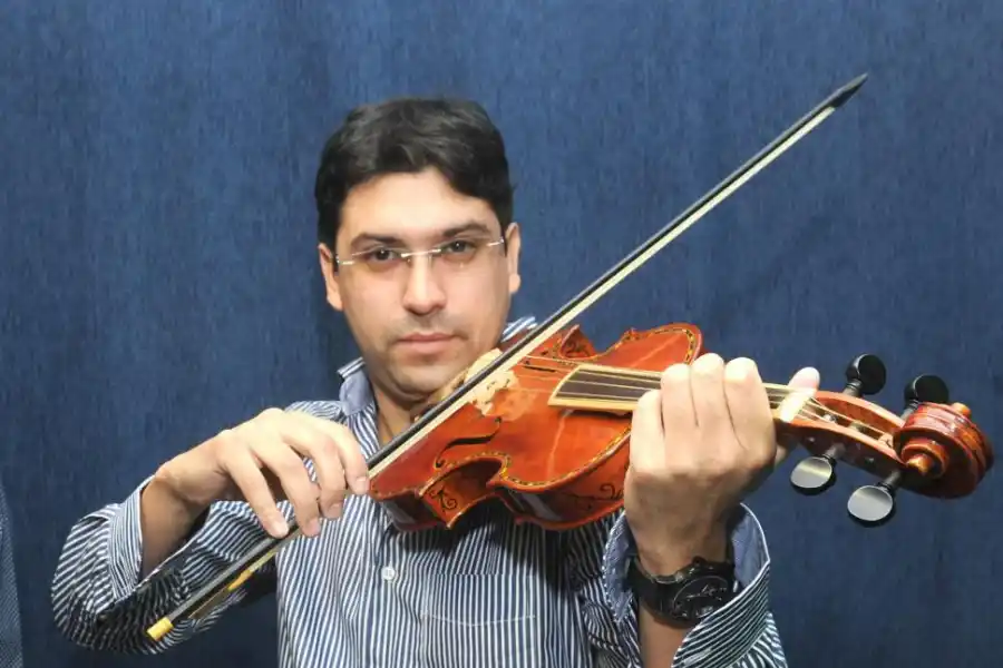 GENARO SÁNCHEZ. El músico tucumano será solista en violín. 