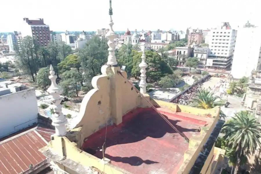 ENCIMA DEL CAMPANARIO. Imagen poco conocida de San Francisco. 