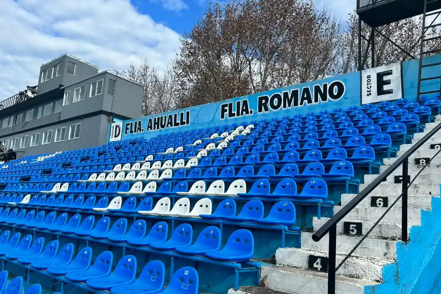 Temperley sobrevivió gracias al inédito aporte de sus hinchas