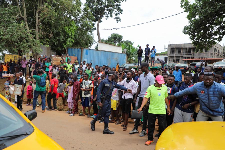 Cómo fue el increíble operativo de seguridad para custodiar a Mbappé en Camerún: camión militar y hombres armados