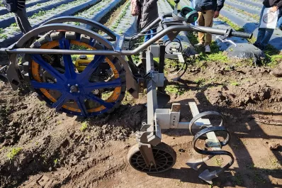 Llegó a Tucumán Chango, el microtractor destinado a la agricultura familiar o de menor escala