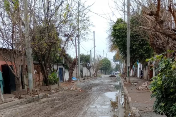 El pasaje papa Francisco es puro barro en Los Pocitos