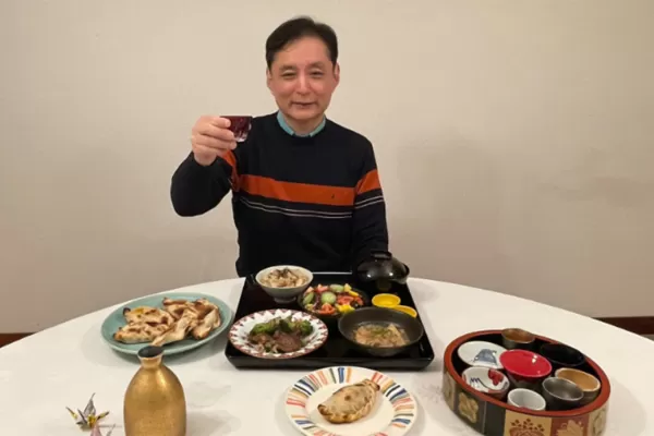 El embajador japonés en Argentina festejó el 9 de Julio comiendo empanadas tucumanas