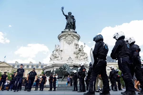 Aniversario de la Revolución Francesa sin fuegos artificiales en París