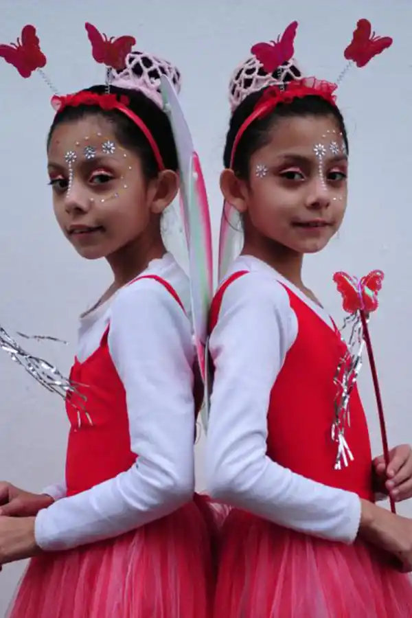 COREOGRAFÍAS. María Paz y María Morena Argañaraz (9) presentaron un acto de danza en el escenario principal. 