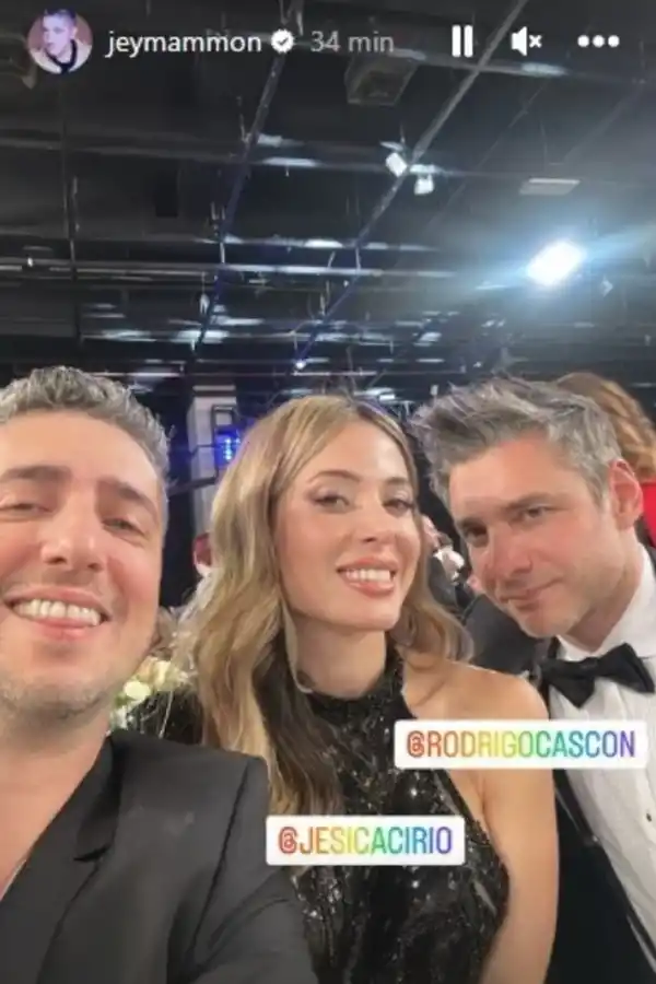 Jey Mammon junto a sus ex compañeros de La peña de morfi