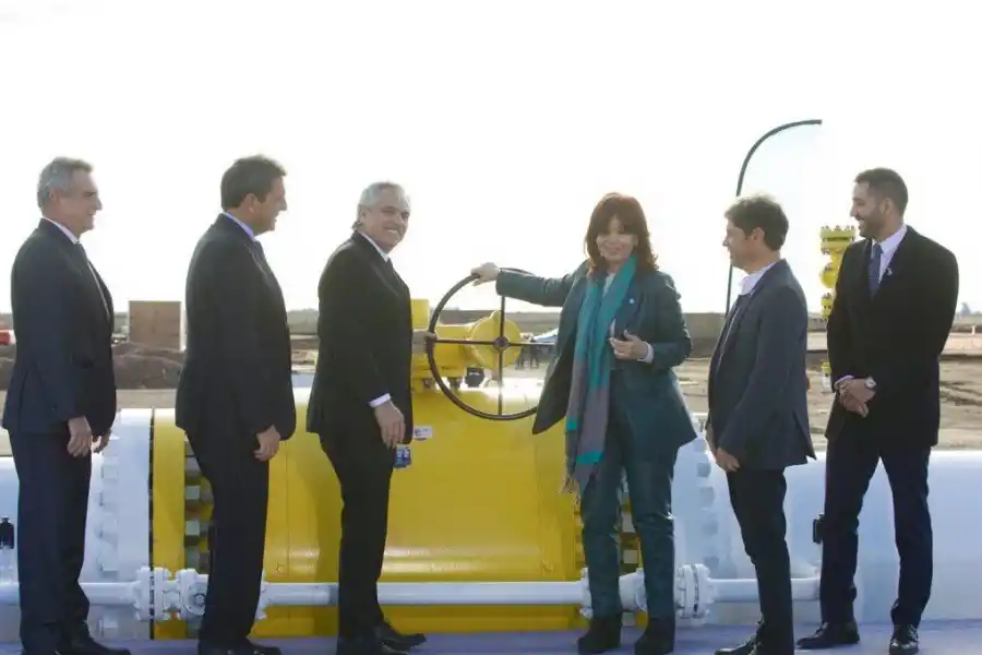 OBRA. Las principales figuras del gobierno encabezaron el acto.  