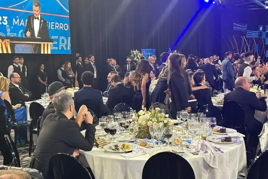 Jey Mammon en la mesa de los Martín Fierro