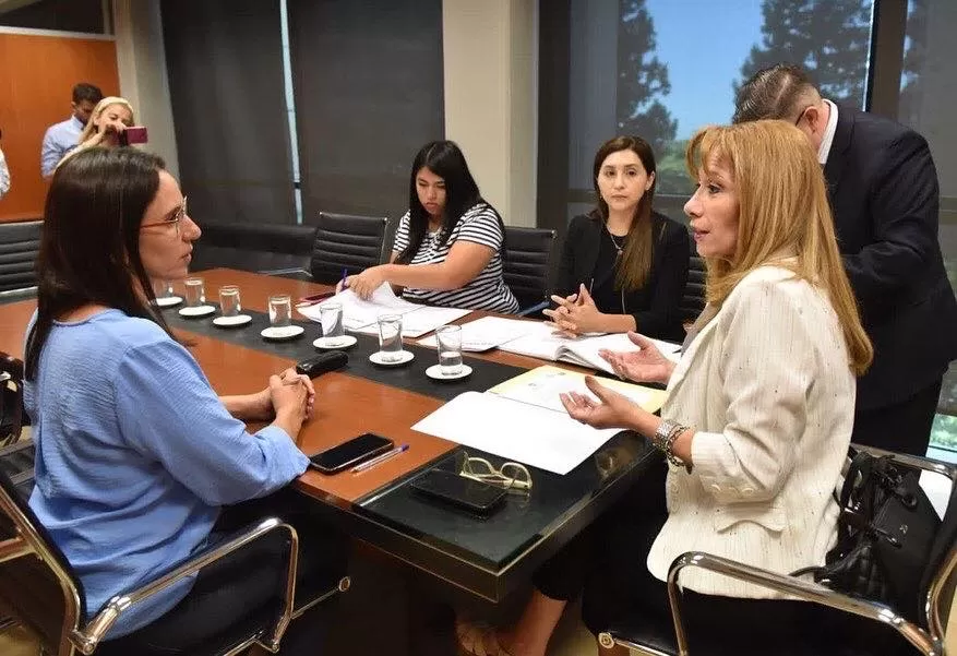 EN LA CÁMARA. Las legisladoras Sara Alperovich y Marta Najar. Foto de Facebook