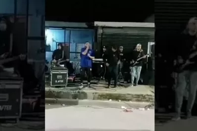 Video: le dispararon en la frente a un cantante de cumbia en pleno show