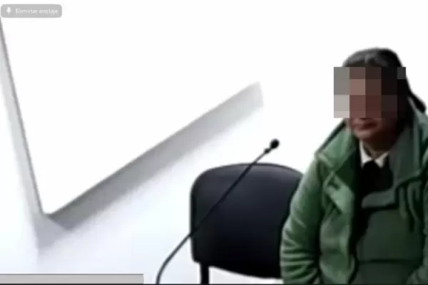 “Amo a mi hijo; lo encerré para protegerlo”, declaró la madre del hombre encadenado