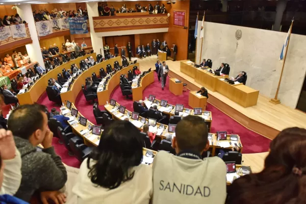 El Gobierno de Tucumán numeró y promulgó la nueva Ley de Carrera Sanitaria