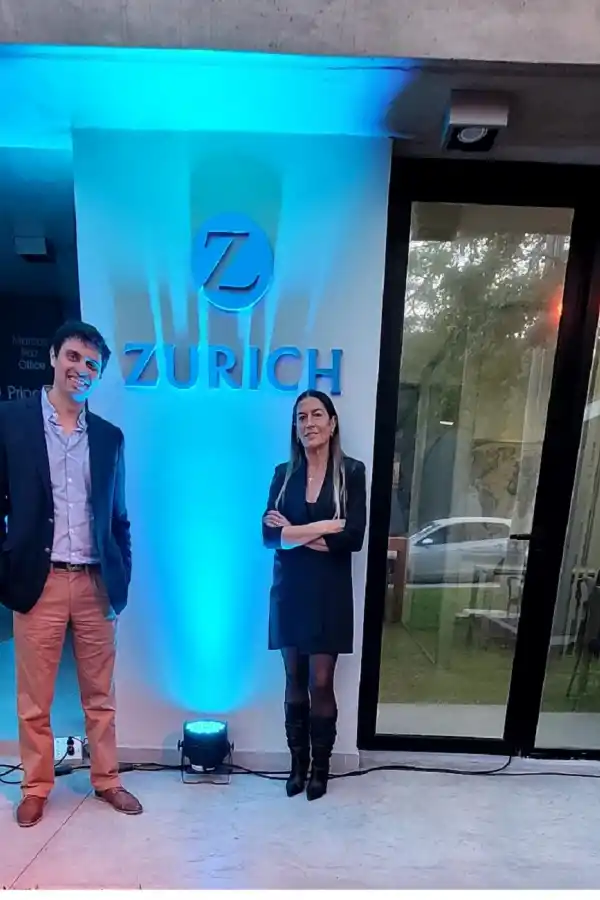 Braulio Soria, Gerente Oficina Tucumán de Zurich junto a Lucrecia Podestá. 