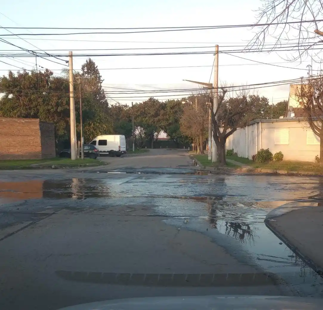 LA GACETA en WhatsApp: cuatro pérdidas de agua en la ciudad