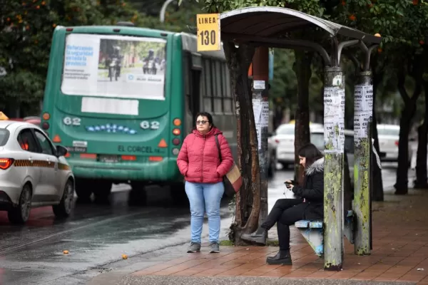 Ómnibus en Tucumán: quejas de los usuarios por la falta de unidades que provocan demoras