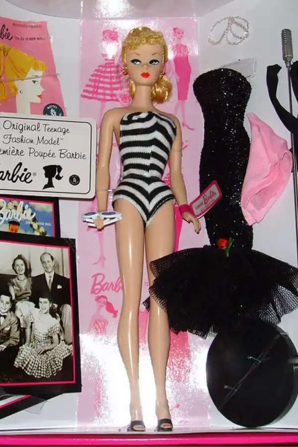 La primera muñeca Barbie lanzada por Mattel
