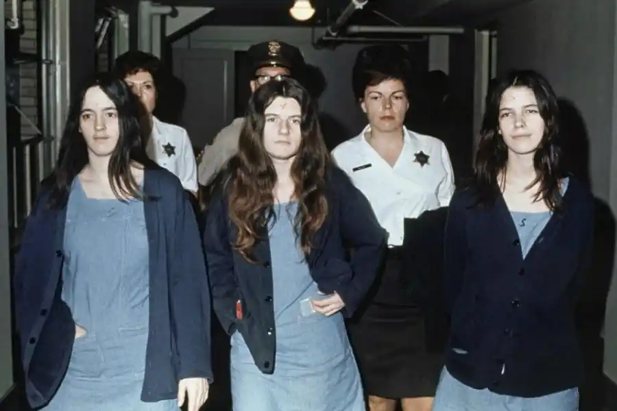 CASI NIÑAS. Susan Atkins, Patricia Krenwinkel y Leslie Van Houten. 