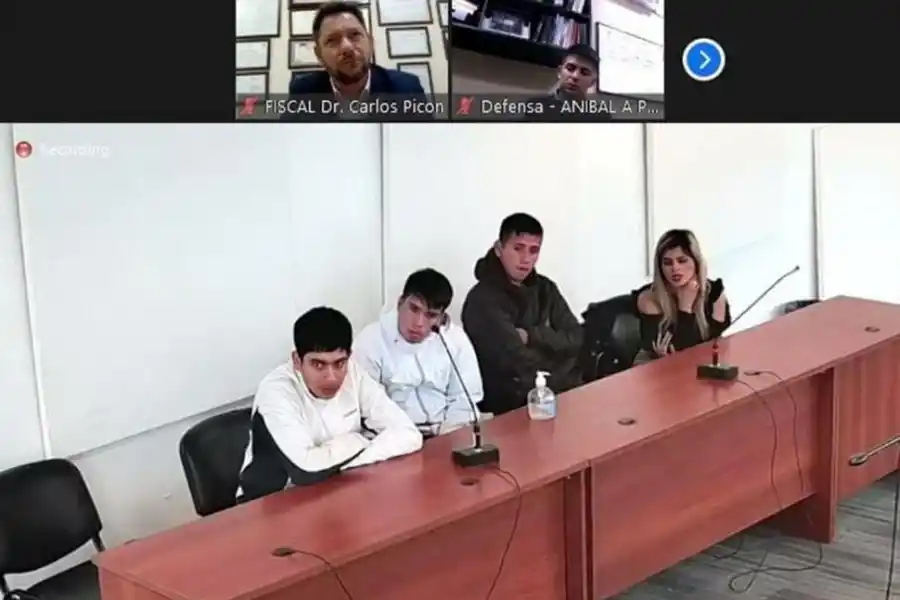 IMPUTADOS. Suárez, Vallejos y Tapia junto a la abogada Romina Campero.