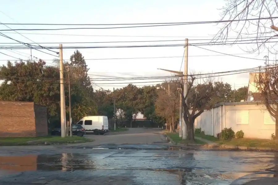 LA GACETA en WhatsApp: cuatro pérdidas de agua en la ciudad