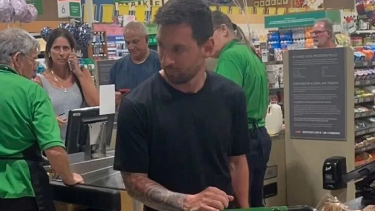 Lionel Messi fue capturado en un supermercado.