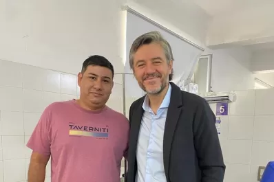 Con una nueva técnica, los operan de la columna y caminan desde el primer día