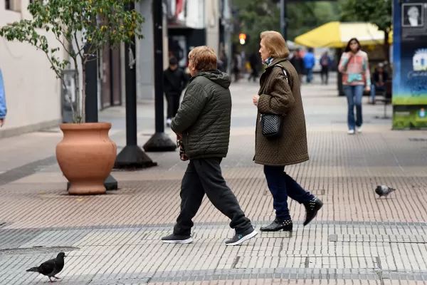 Pese a la fría mañana, anuncian una tarde soleada en Tucumán