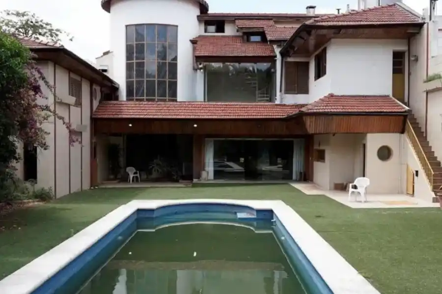 Jardín de la casa de Maradona en Villa Devoto