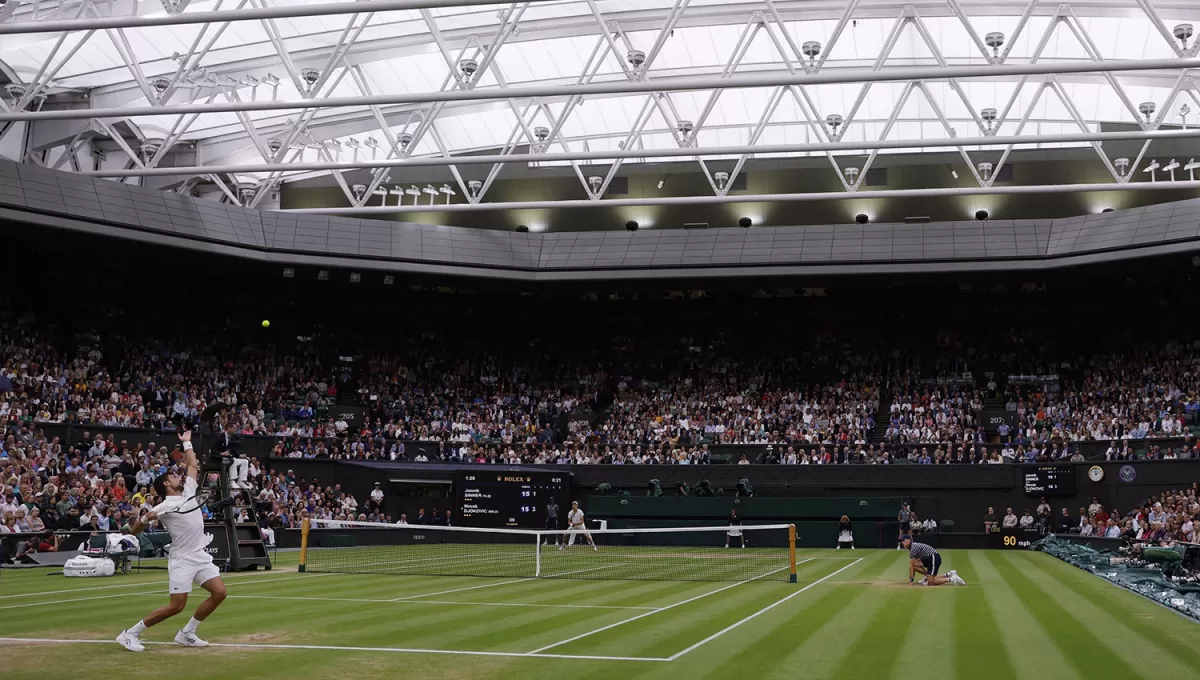 ¿PODRÁ? Djokovic buscará ante Alcaraz su quinto título consecutivo en Wimbledon y el octavo de su carrera.