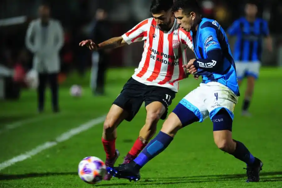 CRUCE JUSTO. Dening no consiguió romper la aplicada marca de San Telmo.  