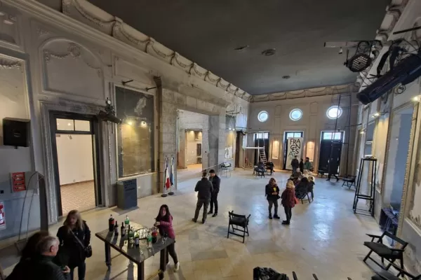 Se abrió una nueva puerta al arte en la Sociedad Francesa