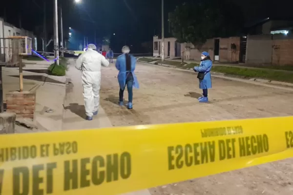Encuentran muerto a un hombre en una plaza de Manantial Sur