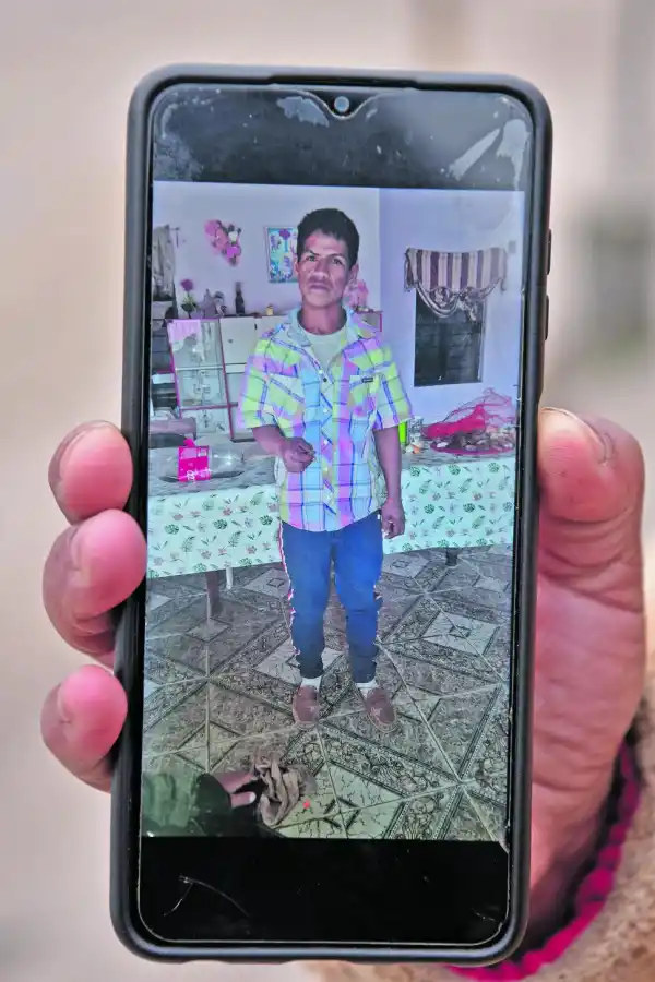 LA VÍCTIMA. Jorge Luis Díaz Coronel. Abajo, su hermana, Mercedes.  