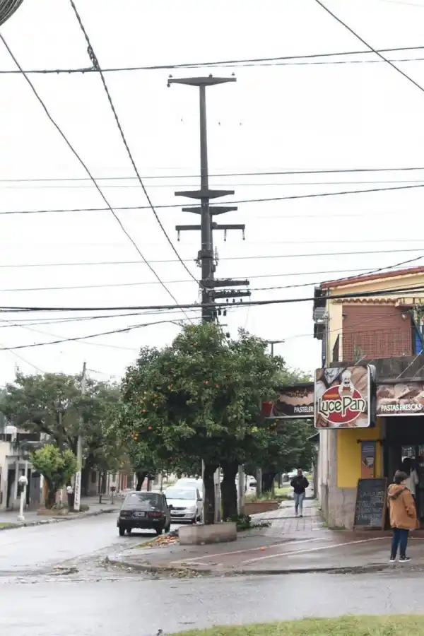 MALESTAR VECINAL. Los habitantes del barrio se quejaron de los robos de objetos de bronce y cobre. 