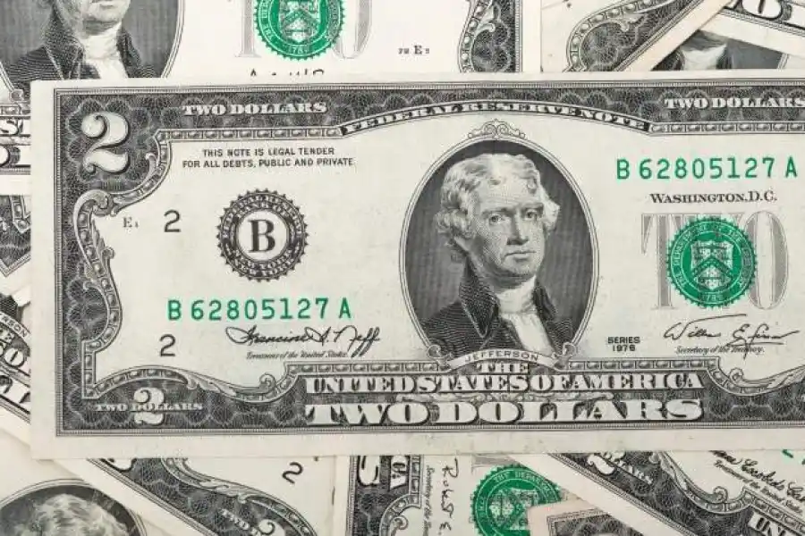 EN LA CITY. También están devaluados billetes de baja denominación.  