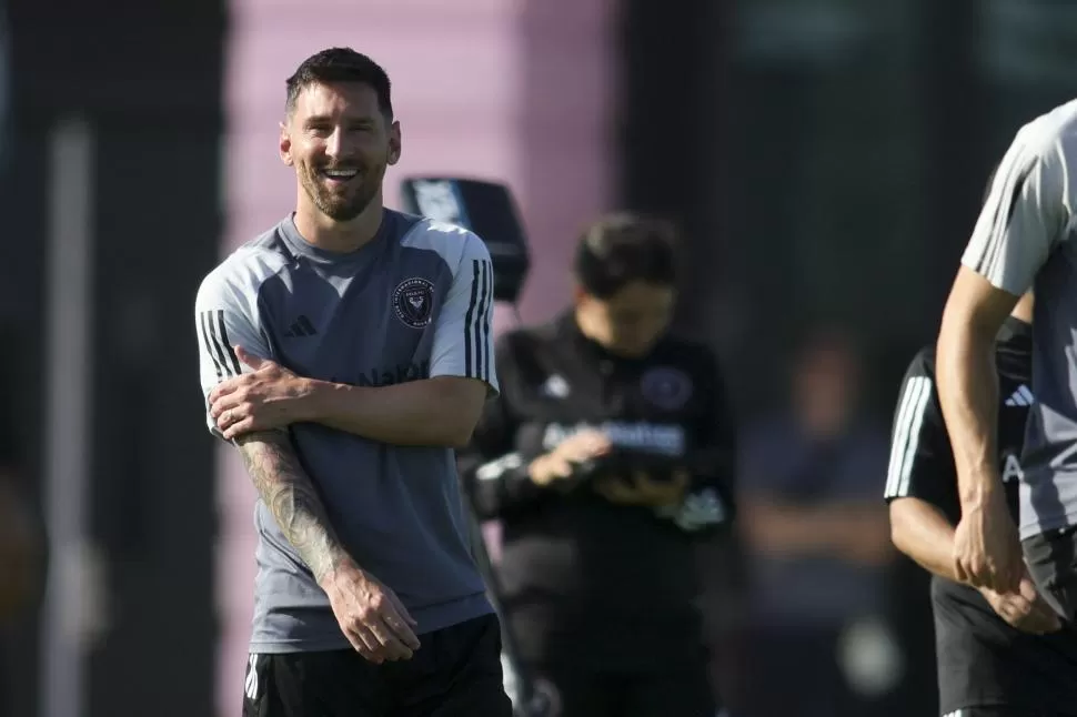 A LA ESPERA. Con el club en pleno mercado de pases, Messi se mostró feliz. 