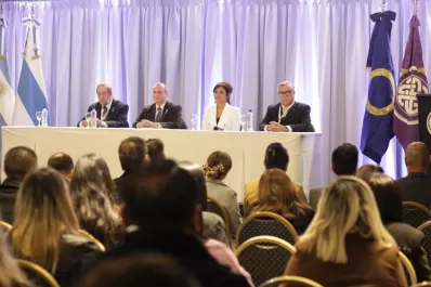 Arrancó el primer Congreso Panamericano de Protocolo en Tucumán