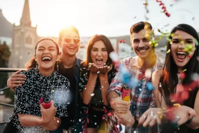 Horóscopo: cuáles son los signos del zodíaco más amigables y divertidos