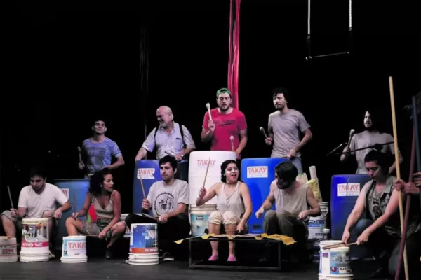 El Mercado Cultural abre con percusión